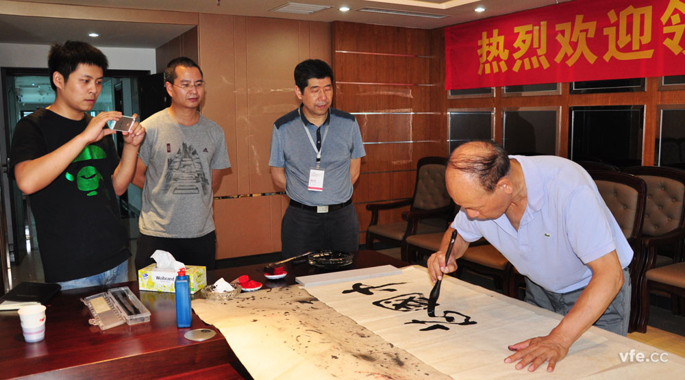 國防科大原電子科學與工程學院政委 為“中國芯，銀河夢”題詞